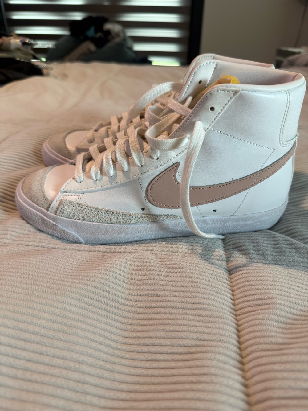 Nike Women’s Blazer Mid '77 Vintage White with Blush Swoosh